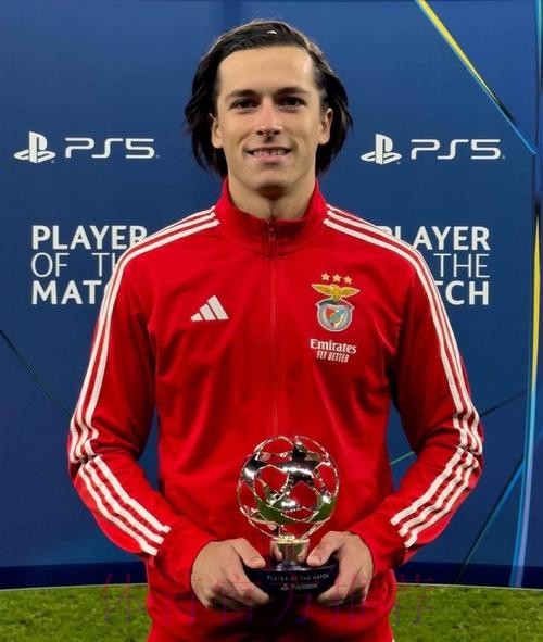 记者:阿尔瓦罗转会皇马的操作已非常接近完成 记者:阿尔瓦罗转会皇马的操作已非常接近完成